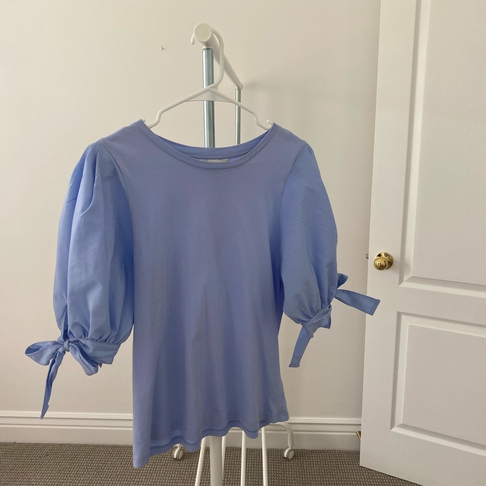 Blue puff sleeve shirt